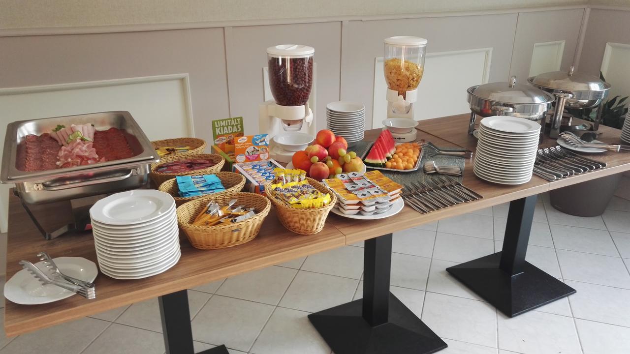 Otp Hotel Budapest Esterno foto