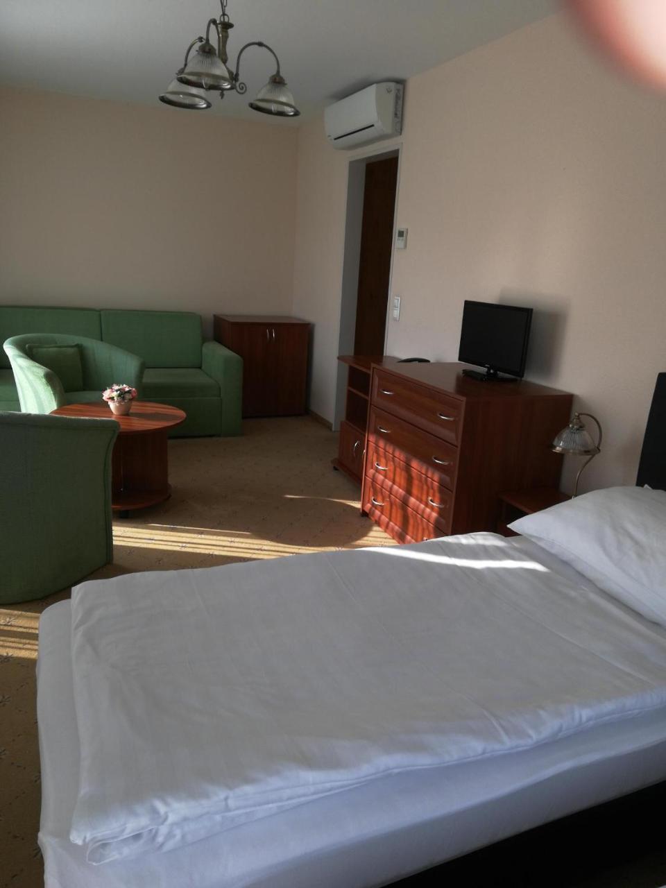 Otp Hotel Budapest Esterno foto